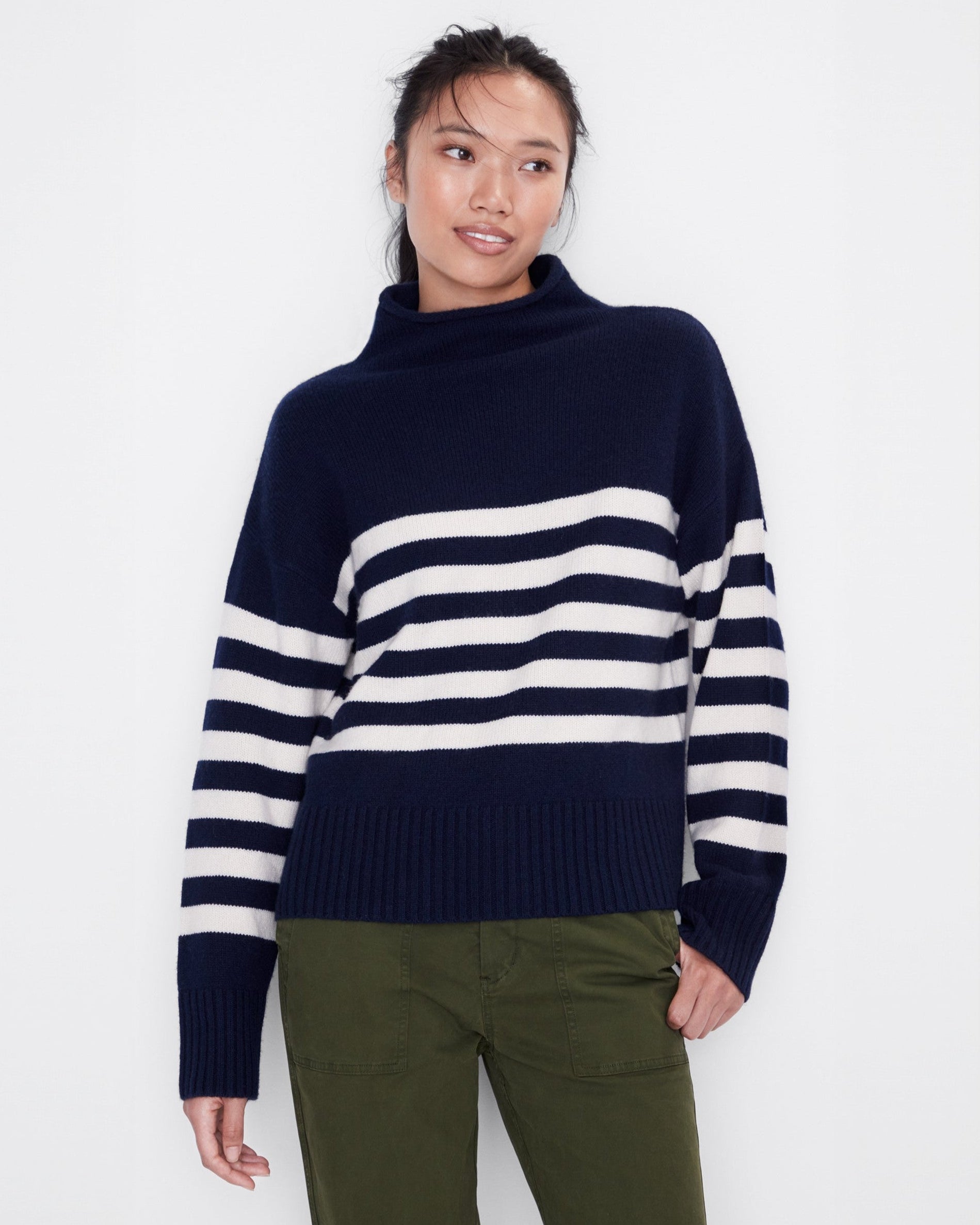 The Lucca - Navy/Cream