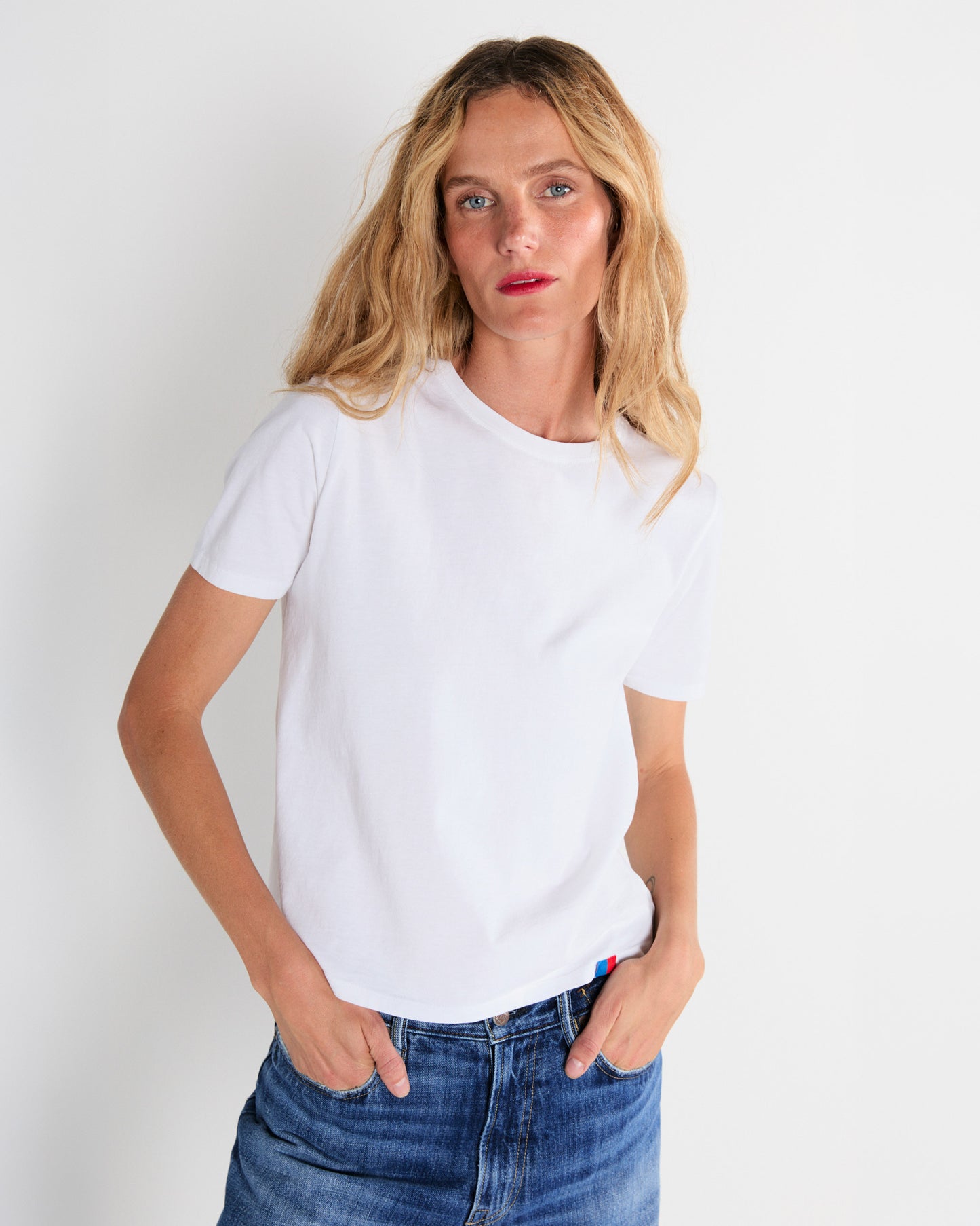 The Solid Modern - White