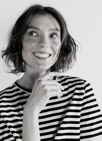 Model wearing The Modern - Black/Cream